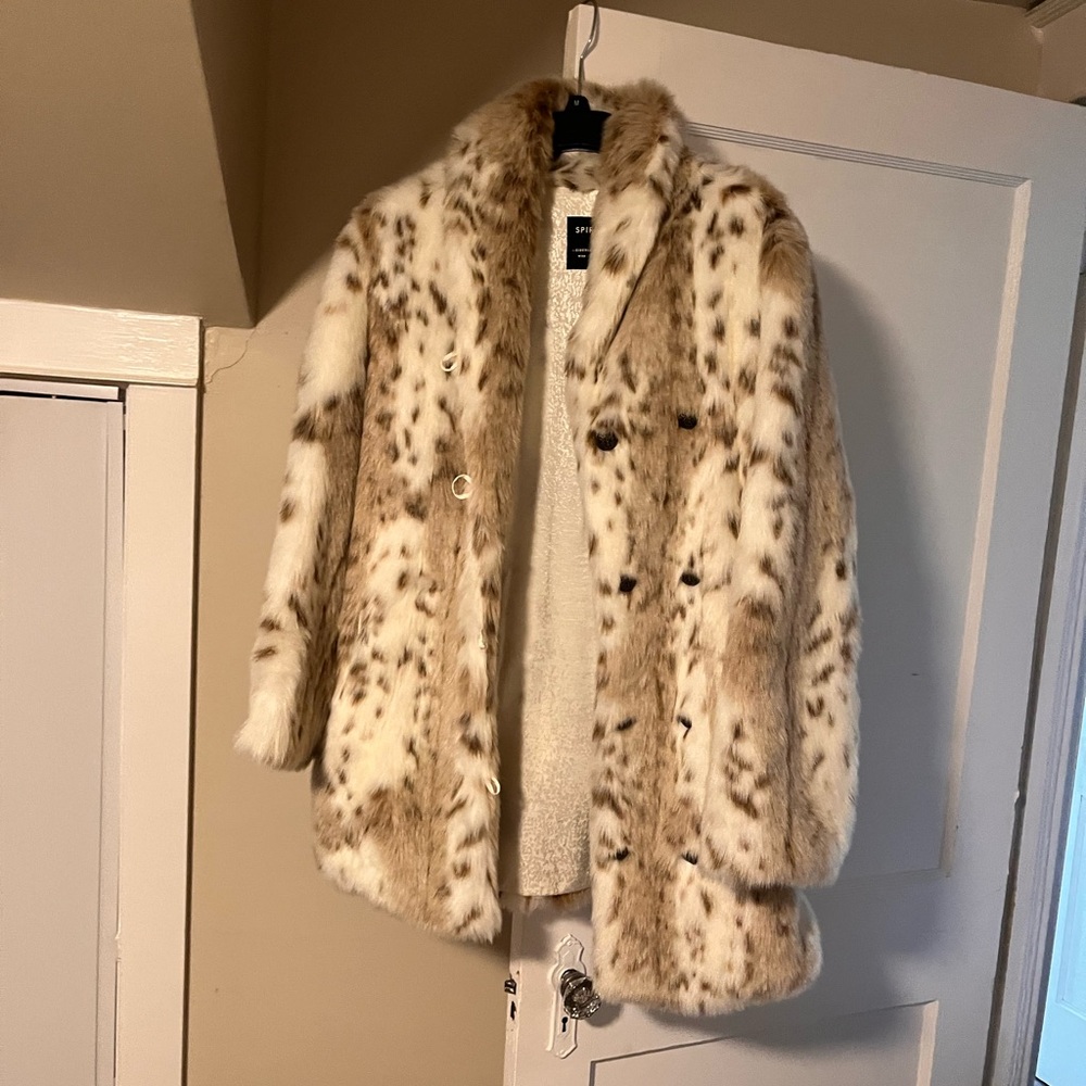 Siberian Snow Leopard Spirit-hoods Coat EUC